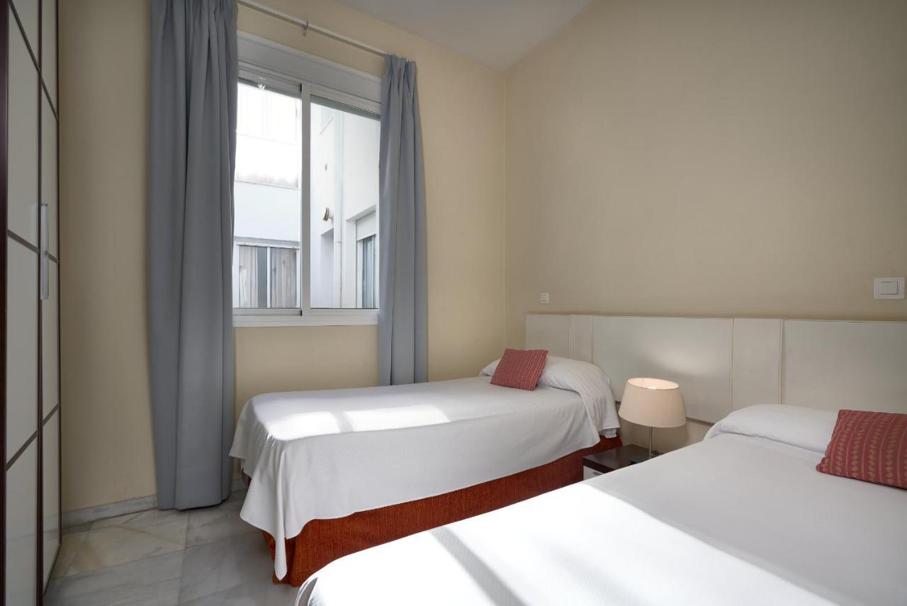 Apartamentos Las Cruces Seville Luaran gambar