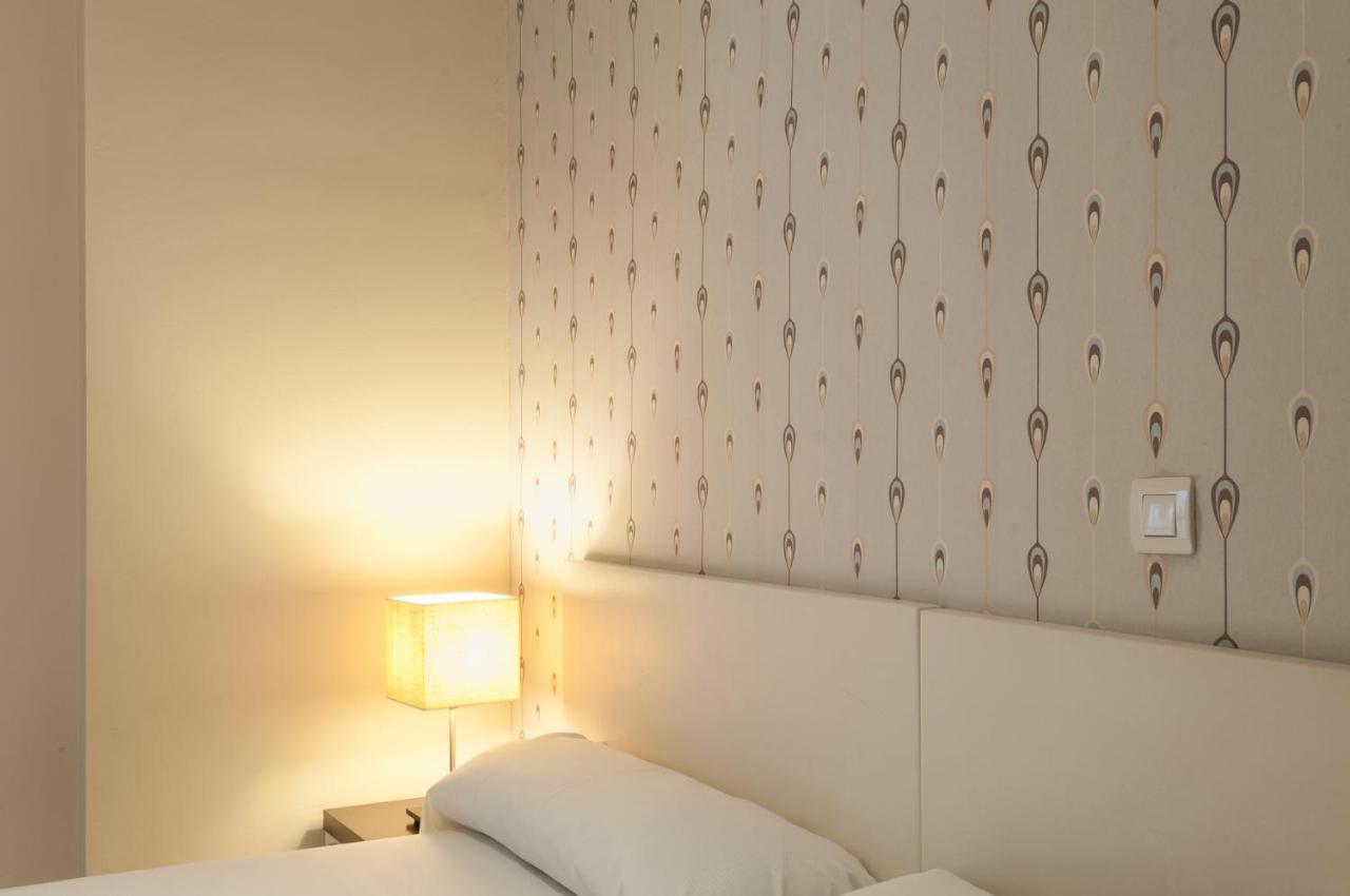 Apartamentos Las Cruces Seville Luaran gambar