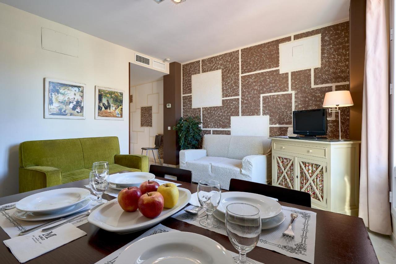 Apartamentos Las Cruces Seville Luaran gambar