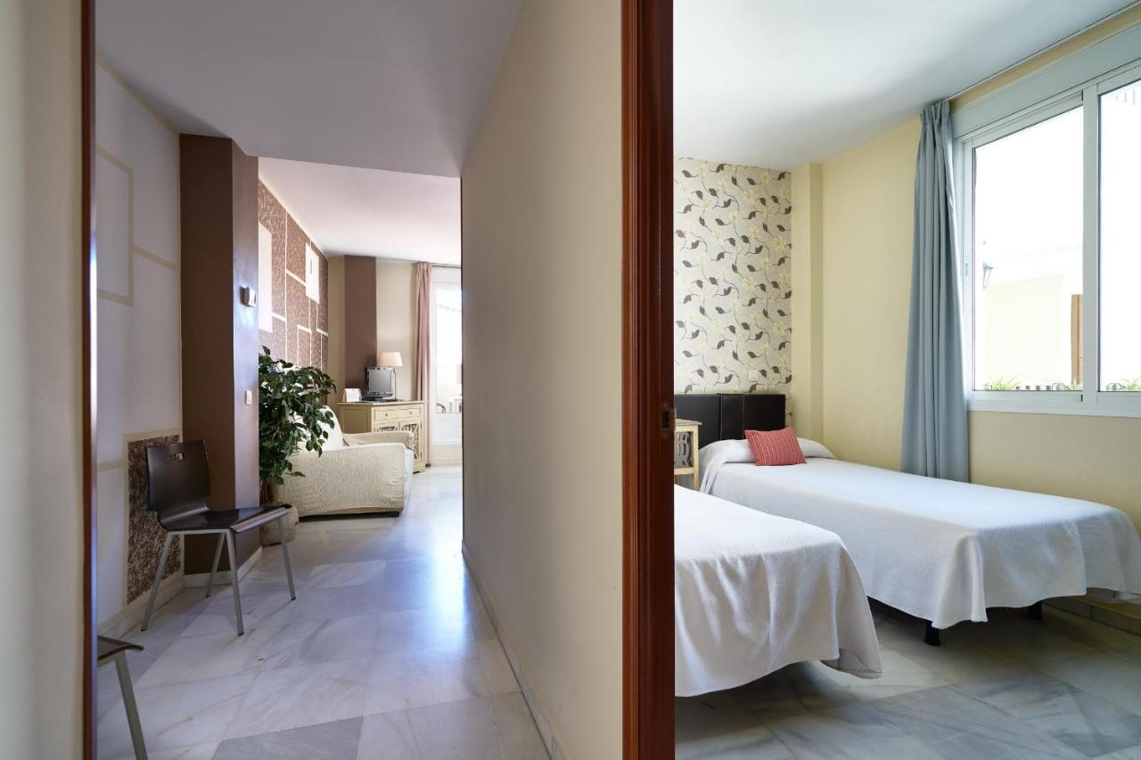 Apartamentos Las Cruces Seville Luaran gambar