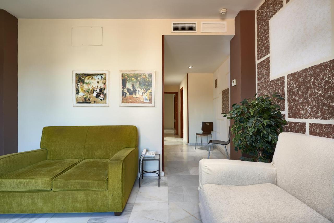 Apartamentos Las Cruces Seville Luaran gambar