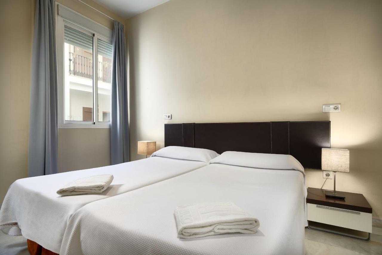 Apartamentos Las Cruces Seville Luaran gambar
