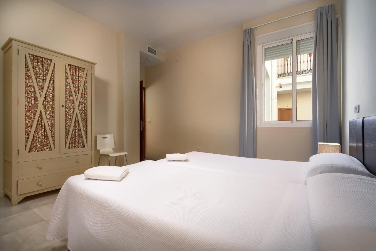 Apartamentos Las Cruces Seville Luaran gambar