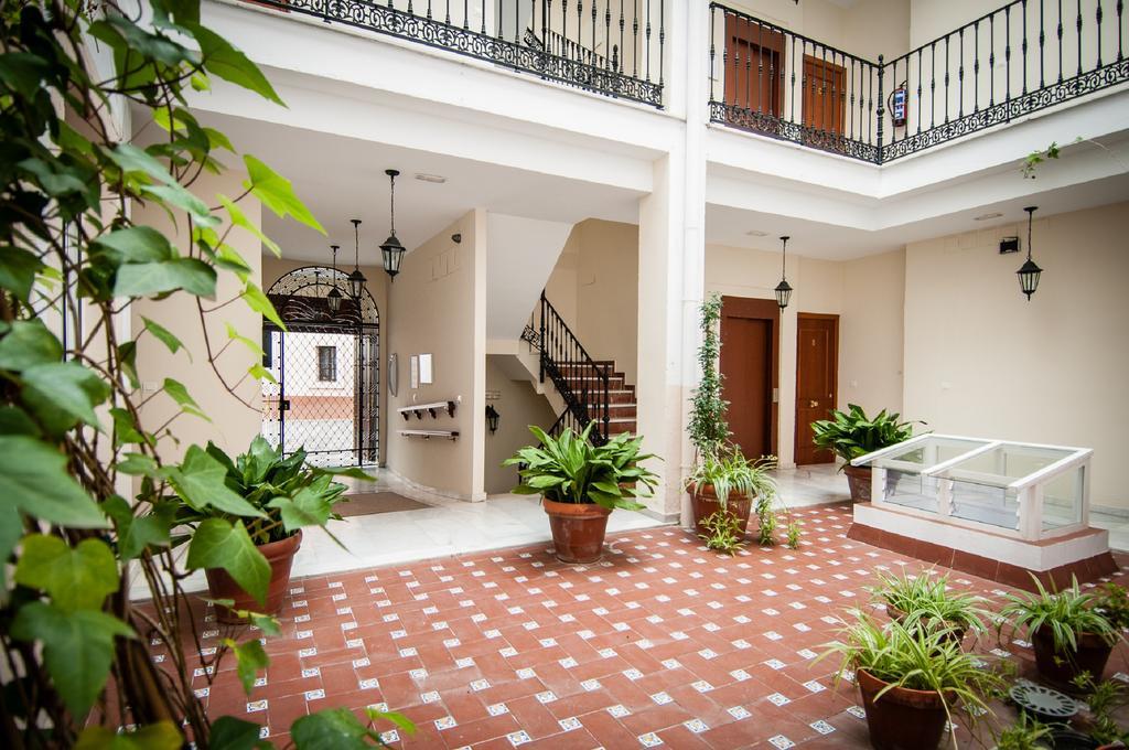 Apartamentos Las Cruces Seville Luaran gambar
