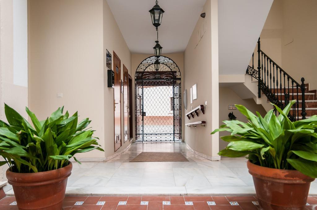 Apartamentos Las Cruces Seville Luaran gambar