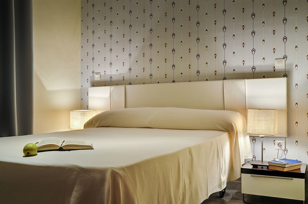 Apartamentos Las Cruces Seville Luaran gambar