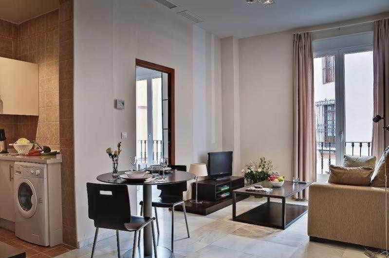 Apartamentos Las Cruces Seville Luaran gambar