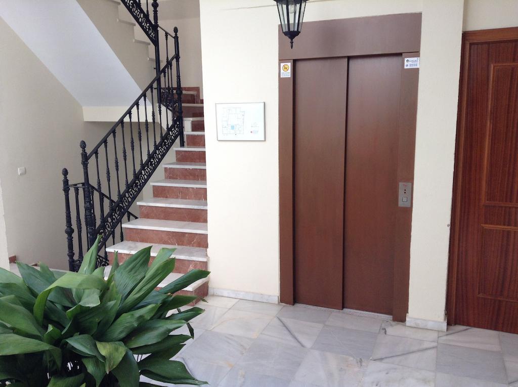 Apartamentos Las Cruces Seville Luaran gambar